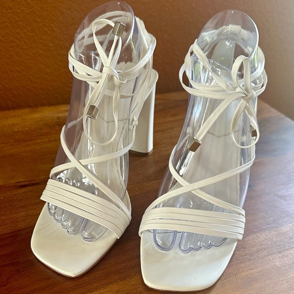 Schutz “Glenna” White Strappy Sandals Size 8 EUC! - Picture 10 of 16